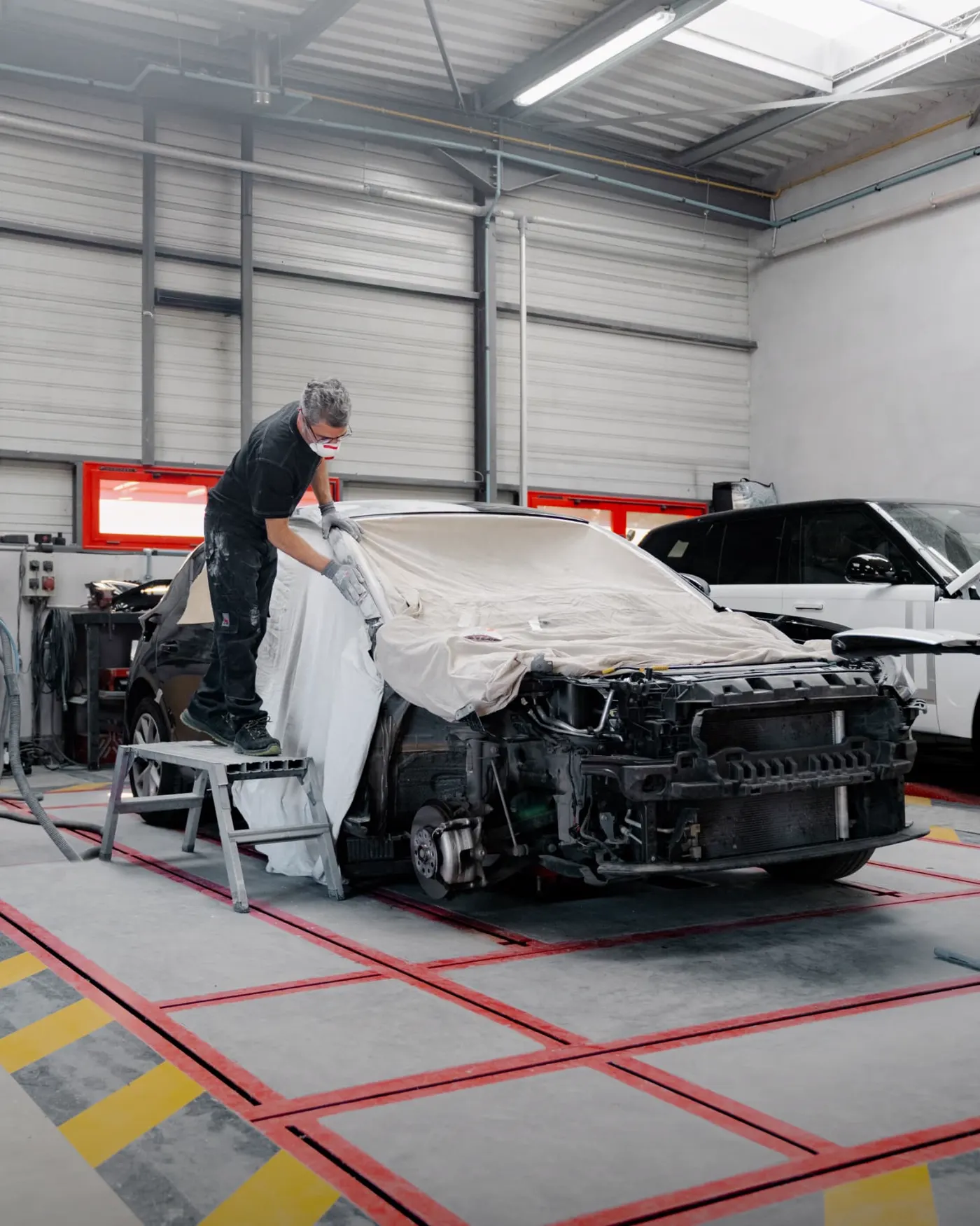 Preparation et masquage d'un vehicule avant peinture